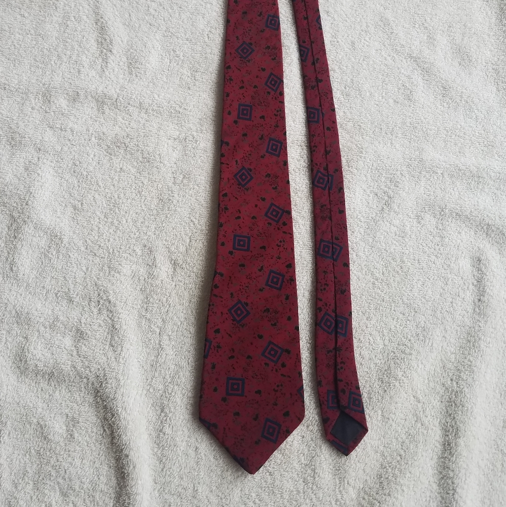 Yves Saint Laurent Neckwear 100% Silk Necktie / Suit Tie Red & Blue